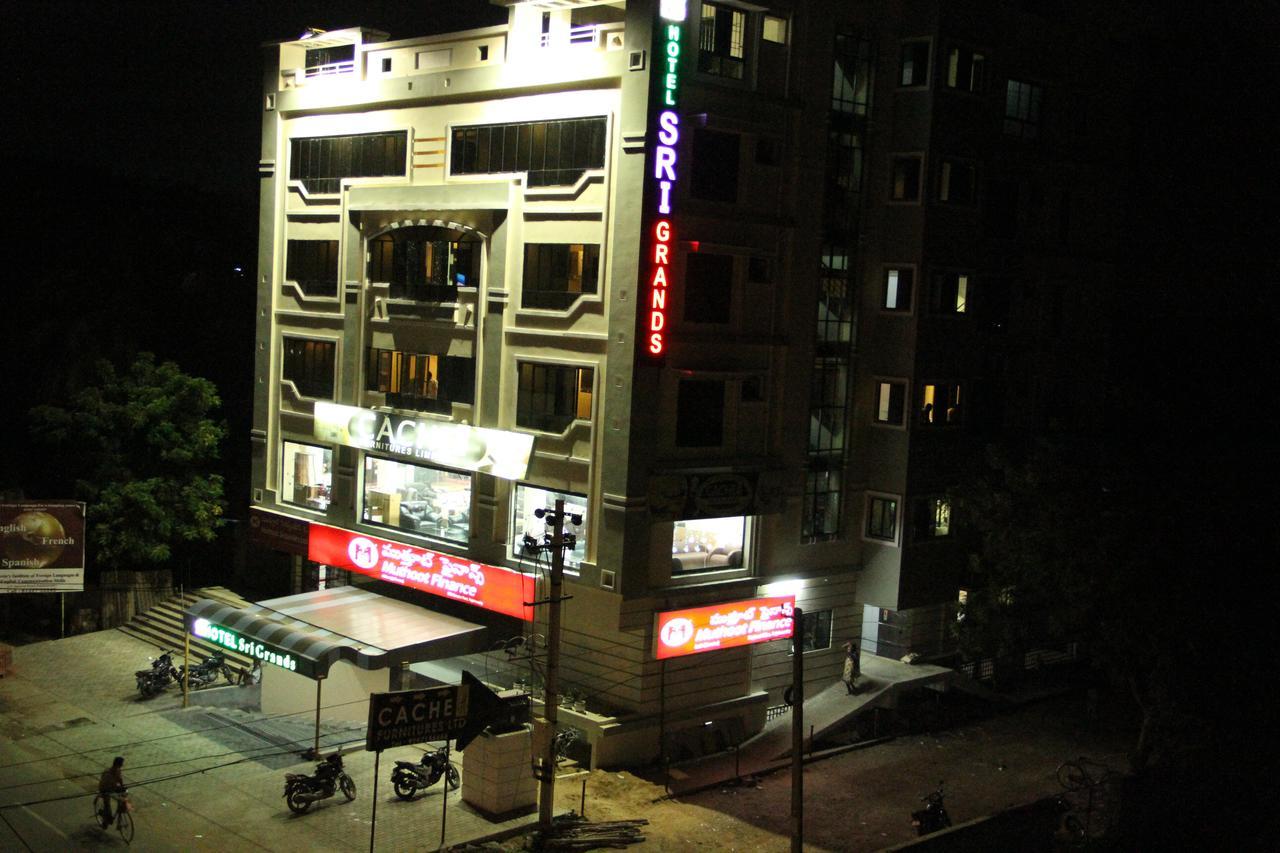 Hotel Sri Grands Rājahmundry Zewnętrze zdjęcie